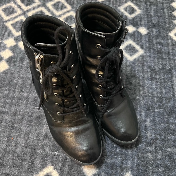 Cute Healed Booties - Picture 2 of 5